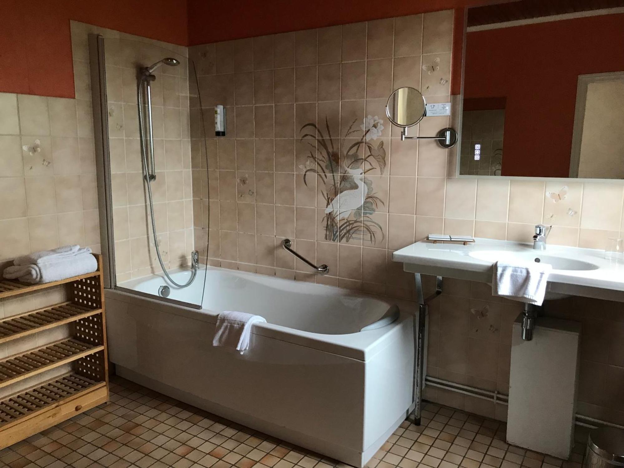 Logis Hotel & Restaurant La Paix Le Nouvion-en-Thierache 外观 照片
