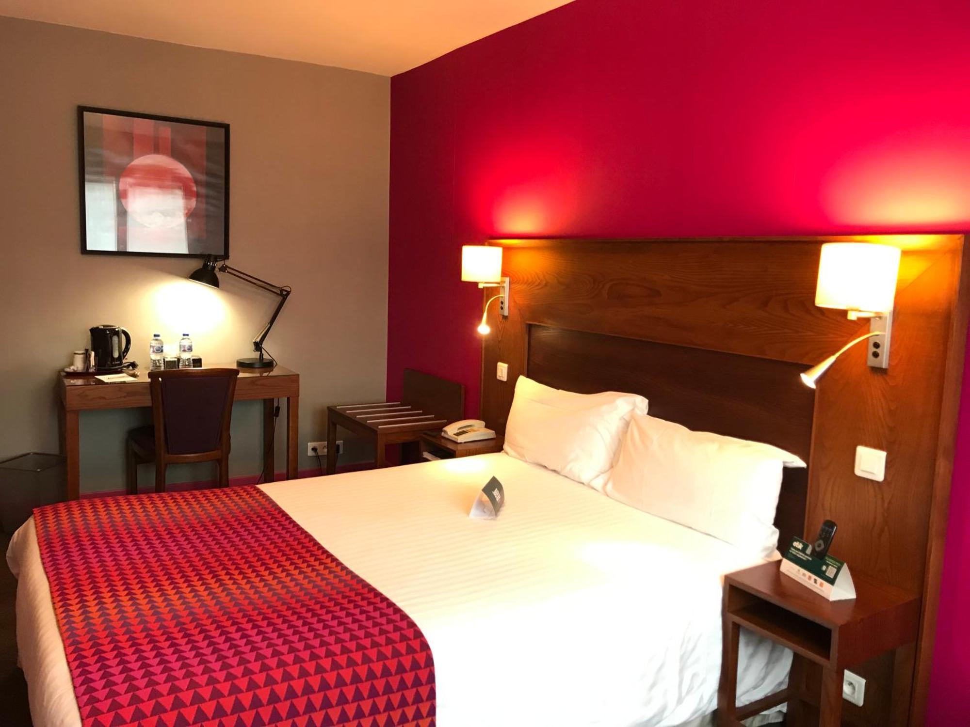 Logis Hotel & Restaurant La Paix Le Nouvion-en-Thierache 外观 照片