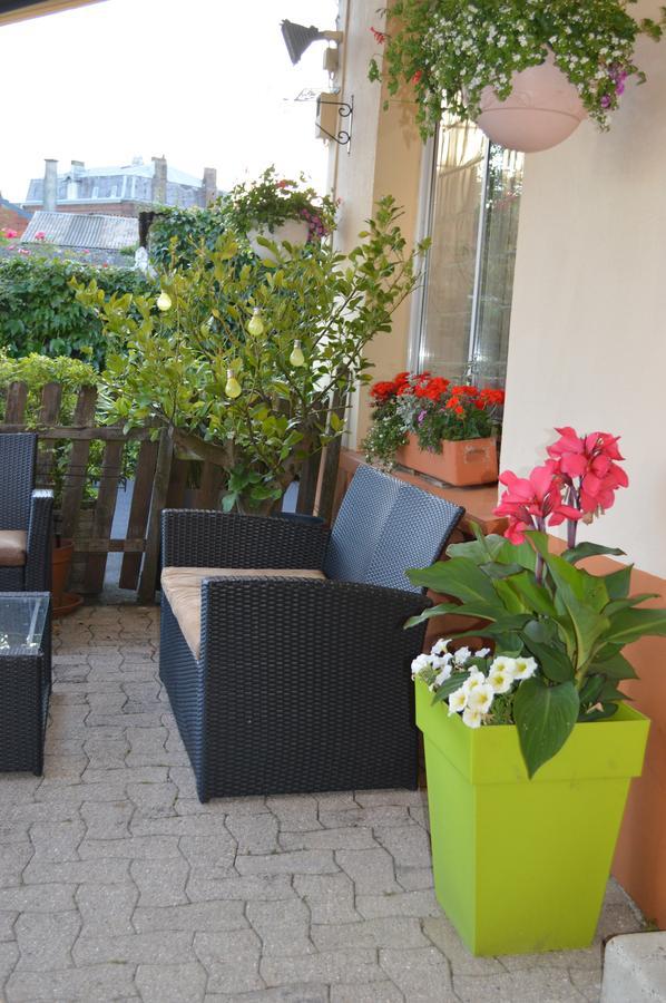 Logis Hotel & Restaurant La Paix Le Nouvion-en-Thierache 外观 照片