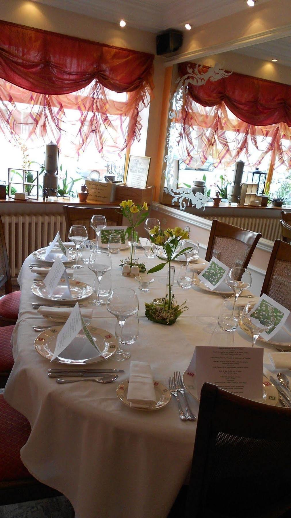 Logis Hotel & Restaurant La Paix Le Nouvion-en-Thierache 外观 照片