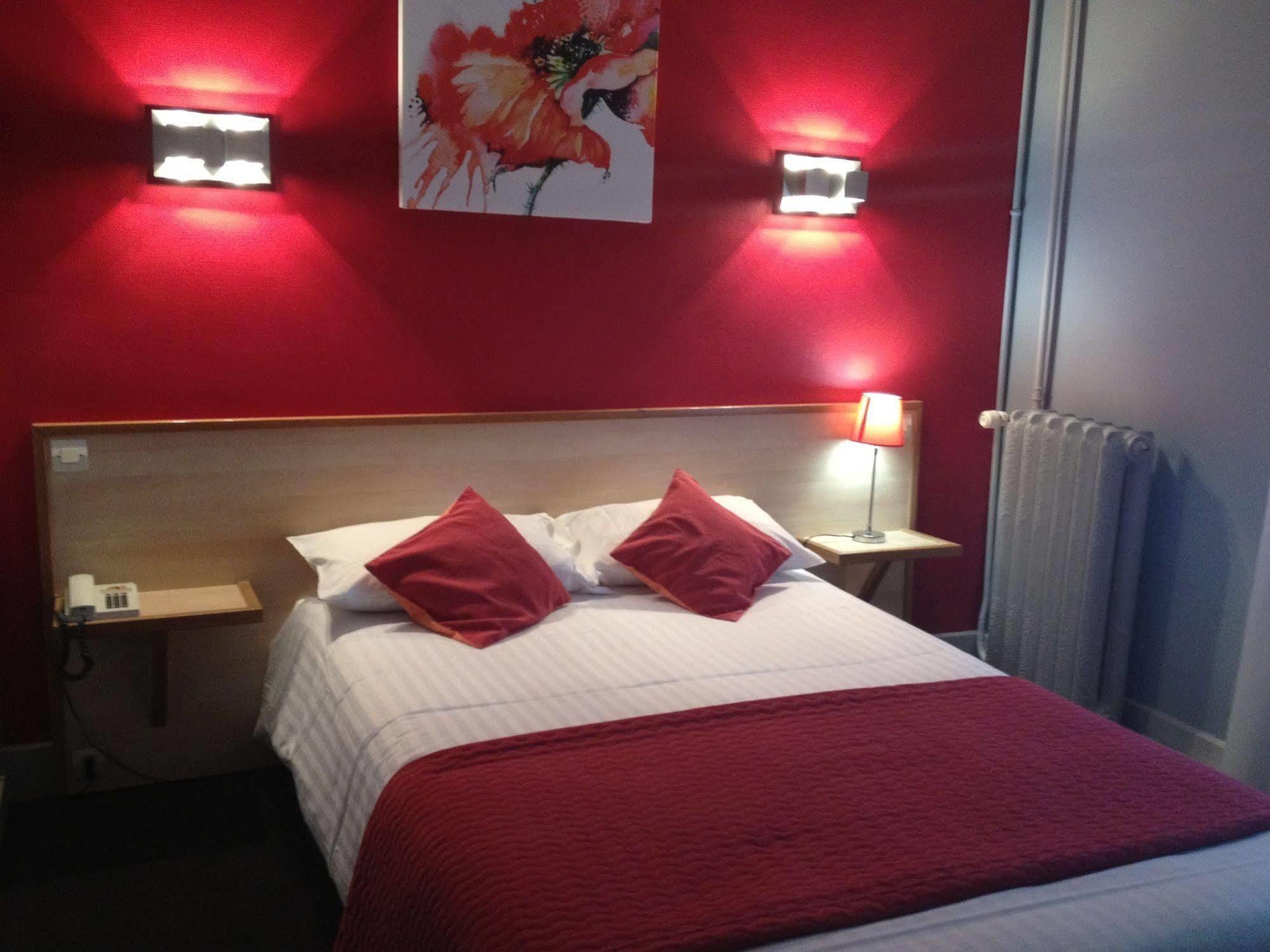 Logis Hotel & Restaurant La Paix Le Nouvion-en-Thierache 外观 照片