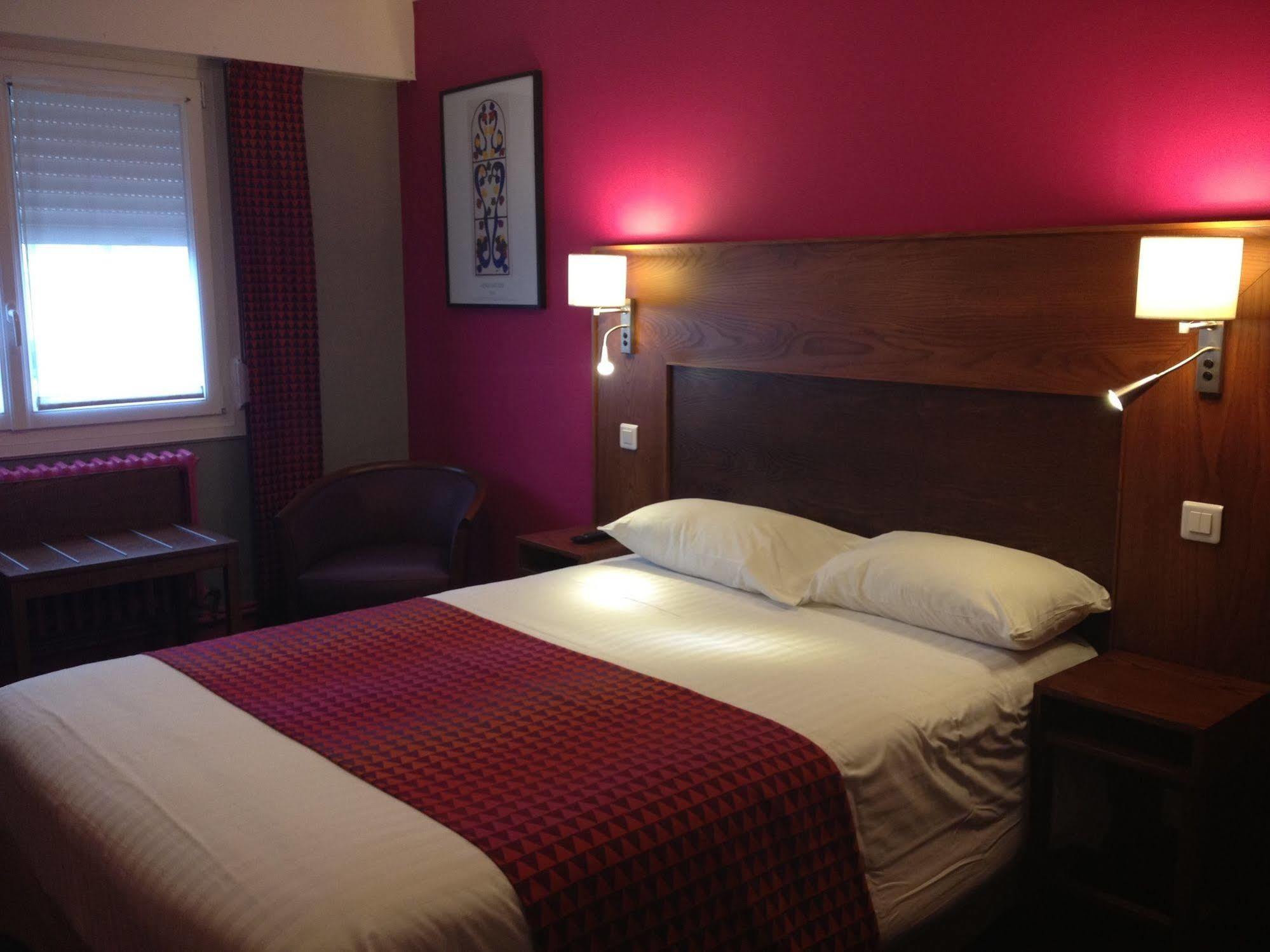 Logis Hotel & Restaurant La Paix Le Nouvion-en-Thierache 外观 照片